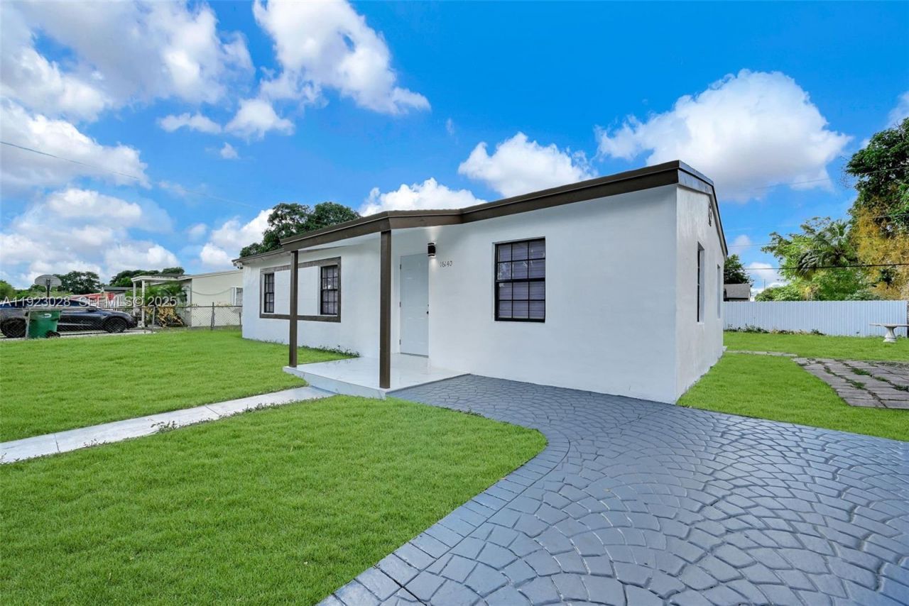 16140 NW 17th Pl, Miami Gardens, FL 33054 Photo