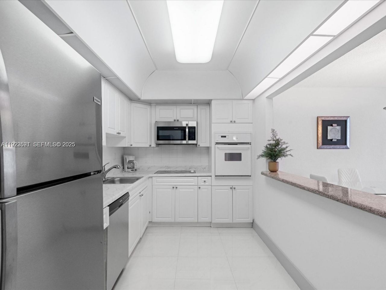 19370 E Collins Ave, Unit 625, Sunny Isles Beach, FL 33160 Photo