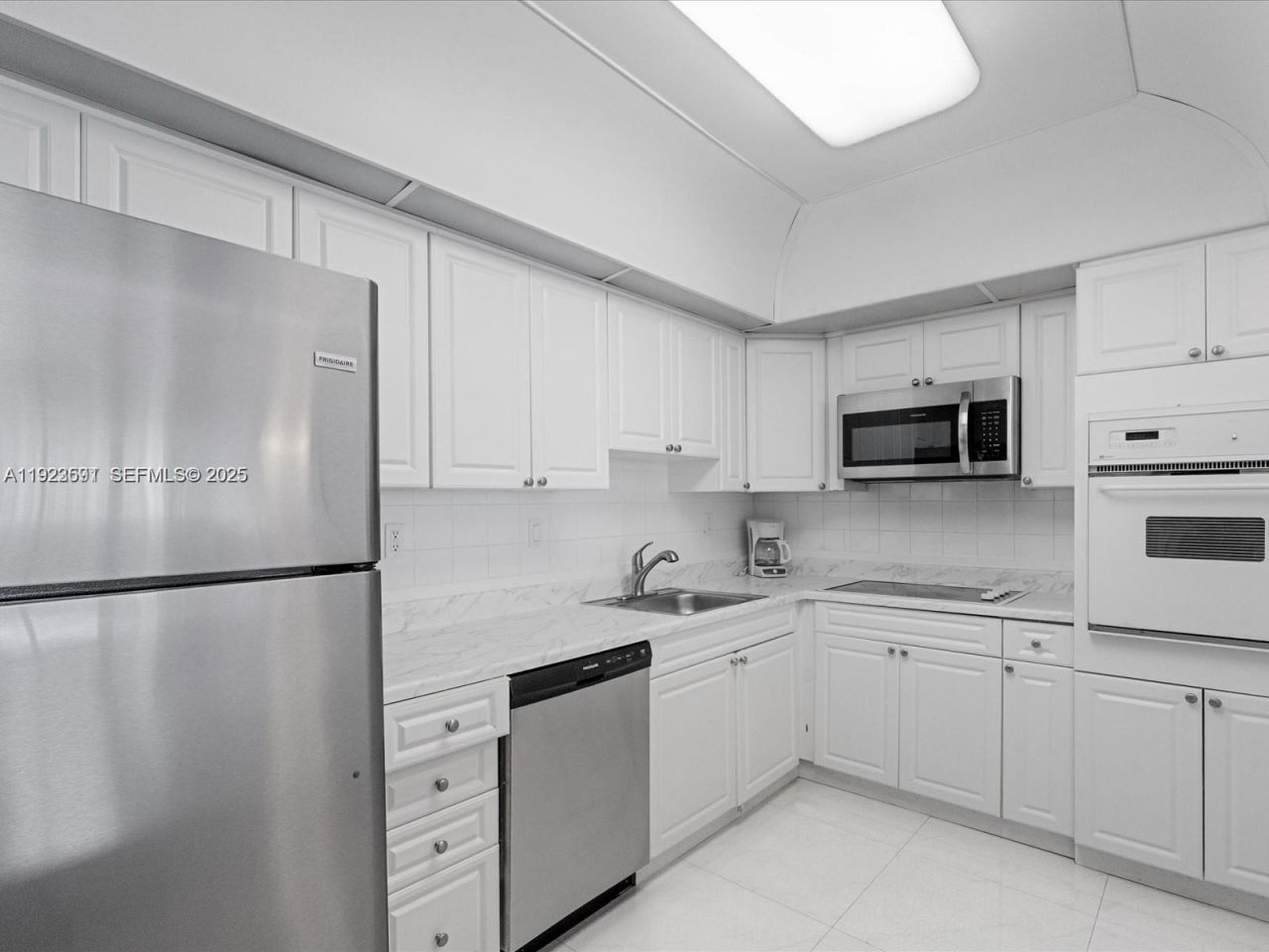 19370 E Collins Ave, Unit 625, Sunny Isles Beach, FL 33160 Photo
