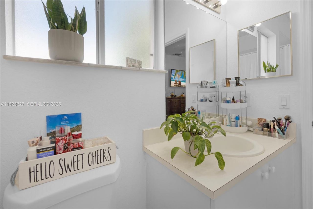 8525 SW 214th Ter, Cutler Bay, FL 33189 Photo