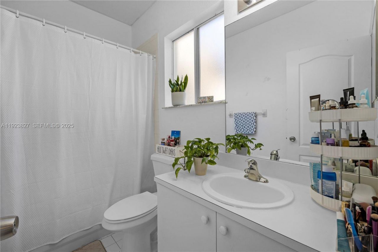 8525 SW 214th Ter, Cutler Bay, FL 33189 Photo