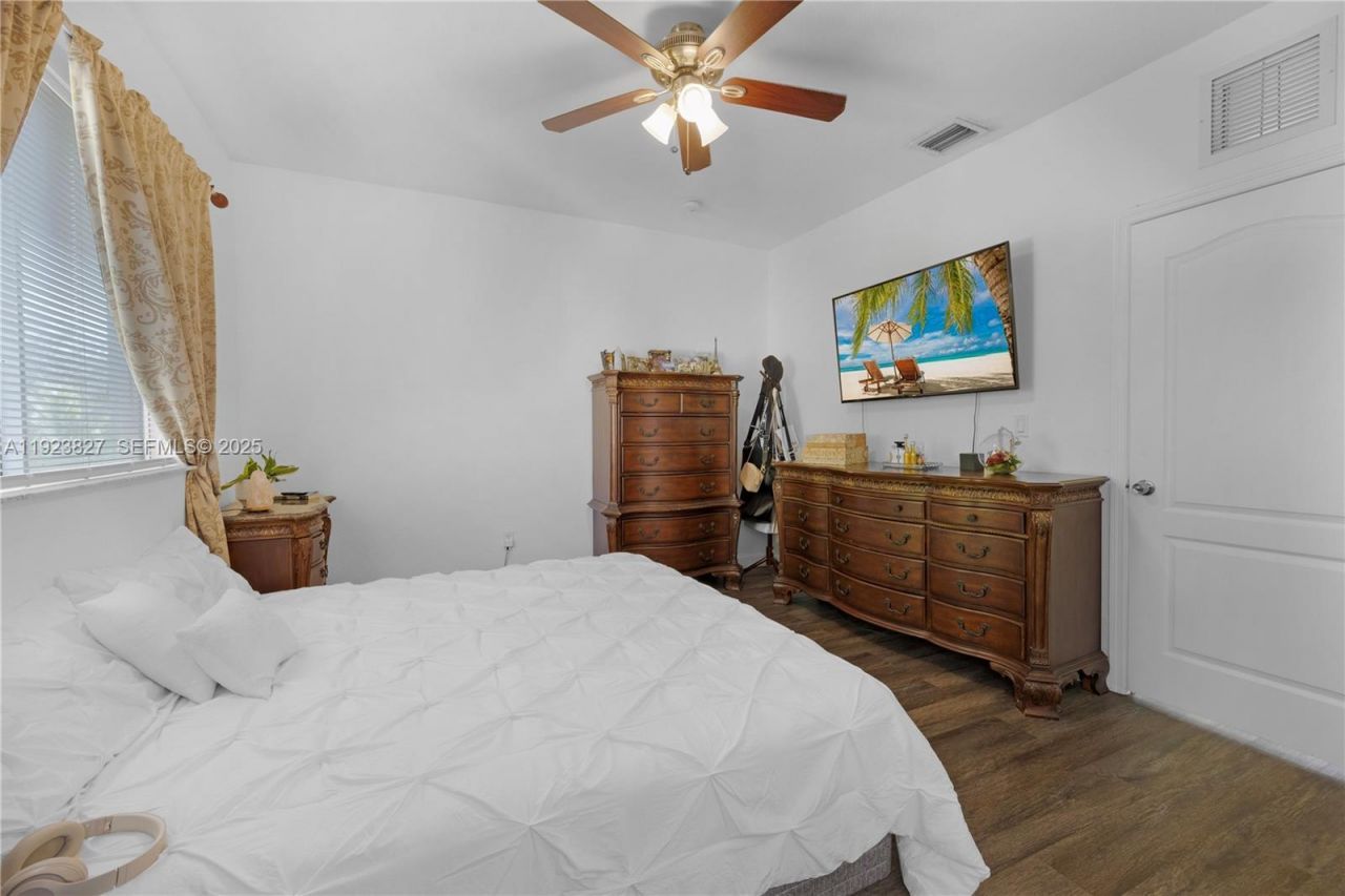 8525 SW 214th Ter, Cutler Bay, FL 33189 Photo