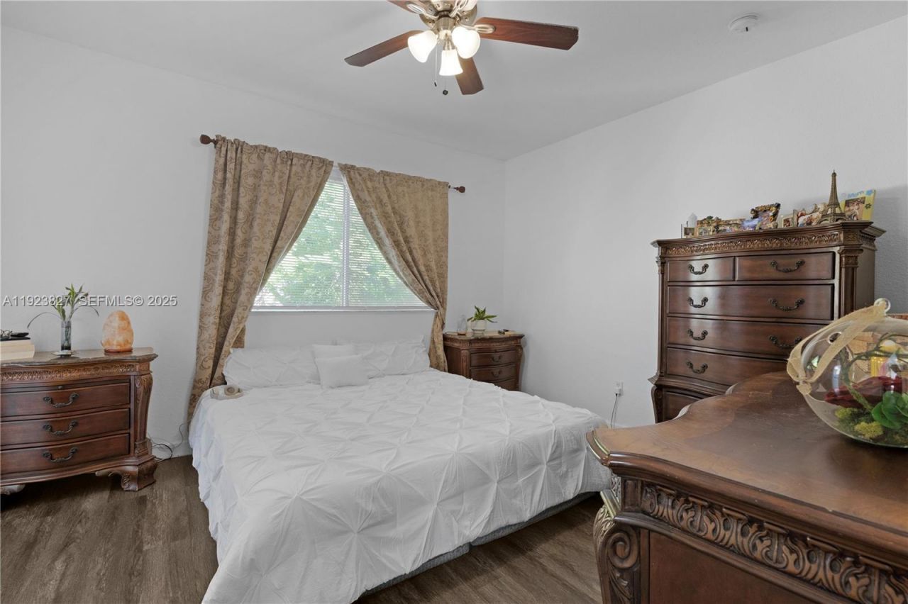 8525 SW 214th Ter, Cutler Bay, FL 33189 Photo