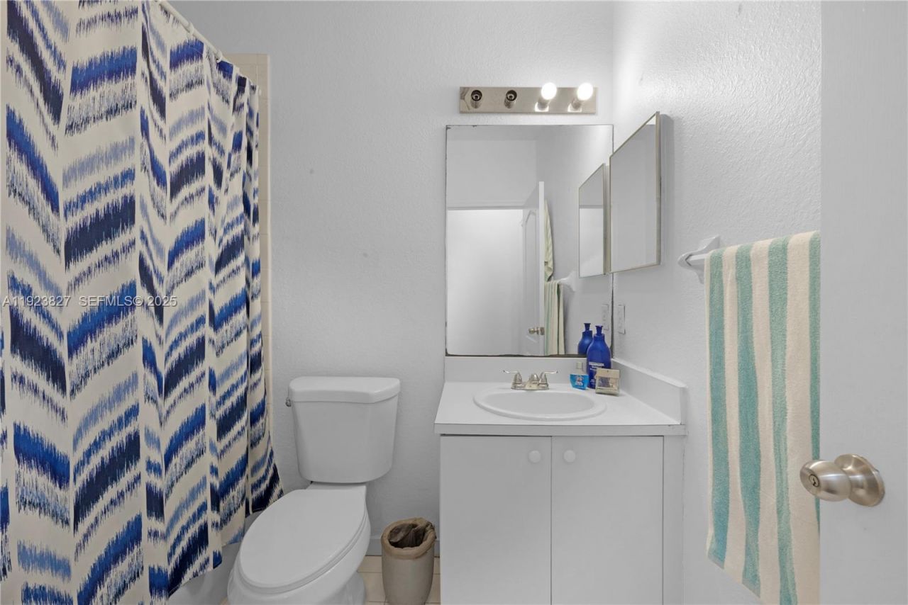 8525 SW 214th Ter, Cutler Bay, FL 33189 Photo