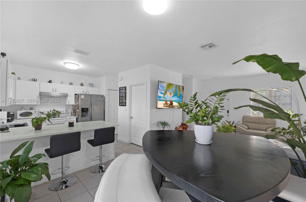 8525 SW 214th Ter, Cutler Bay, FL 33189 Photo