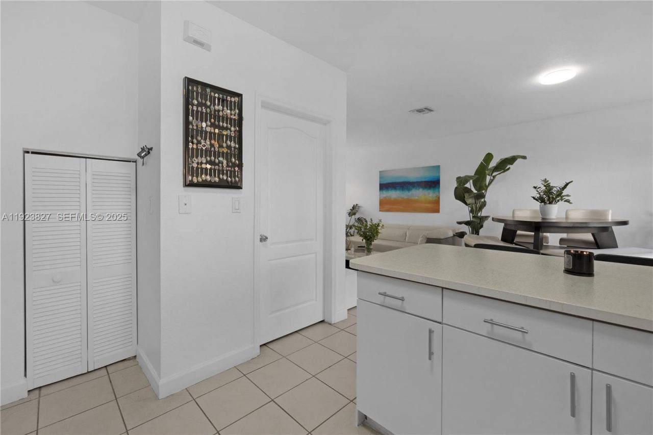 8525 SW 214th Ter, Cutler Bay, FL 33189 Photo