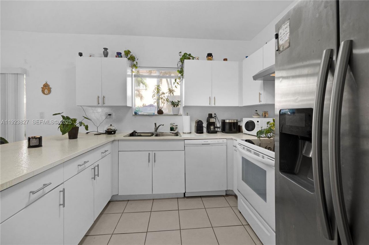 8525 SW 214th Ter, Cutler Bay, FL 33189 Photo