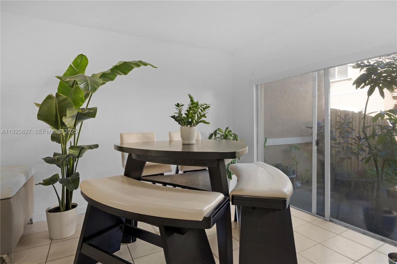 8525 SW 214th Ter, Cutler Bay, FL 33189 Photo