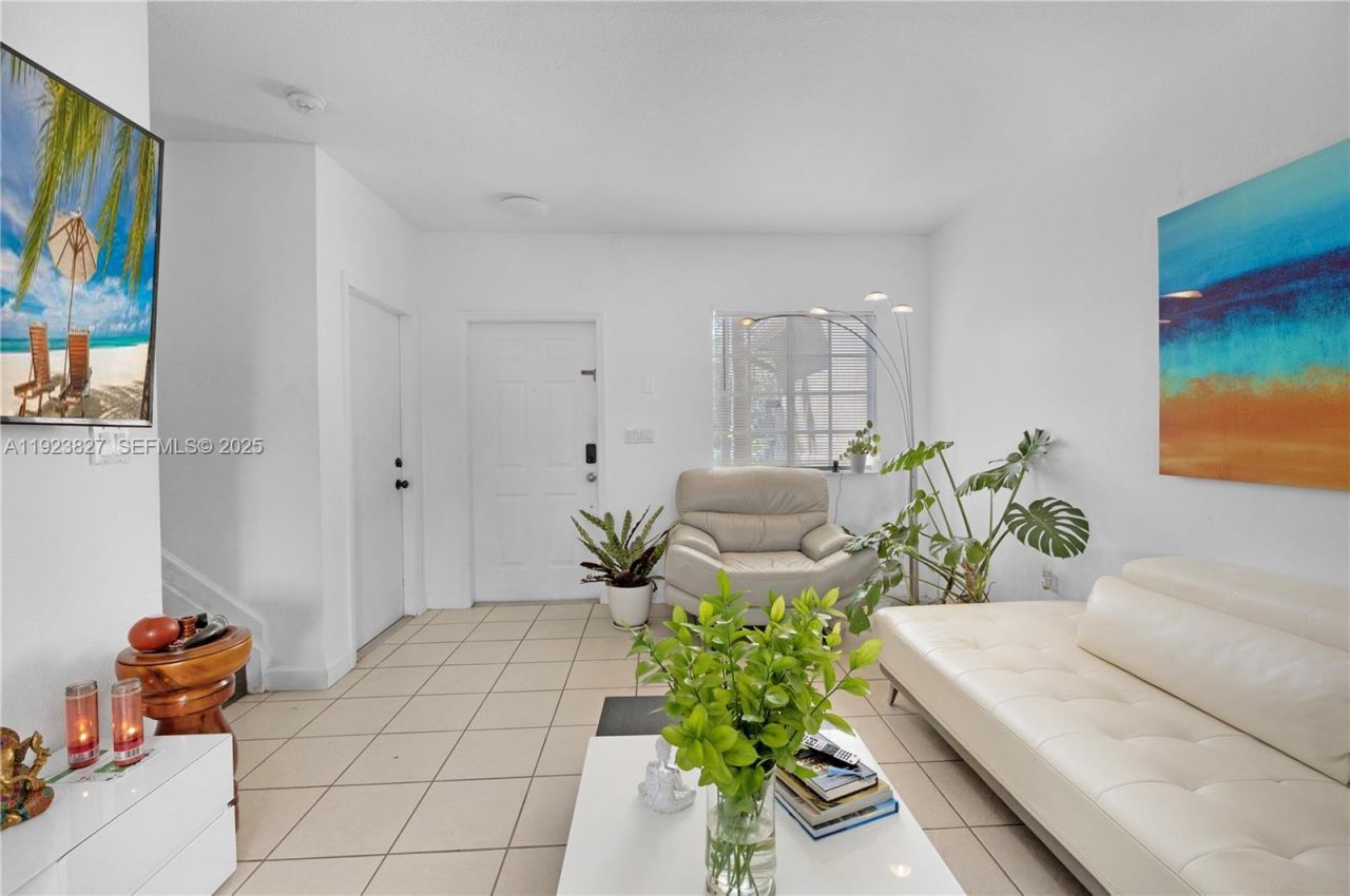 8525 SW 214th Ter, Cutler Bay, FL 33189 Photo