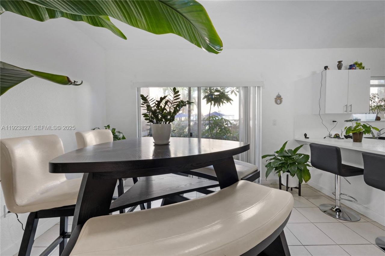 8525 SW 214th Ter, Cutler Bay, FL 33189 Photo