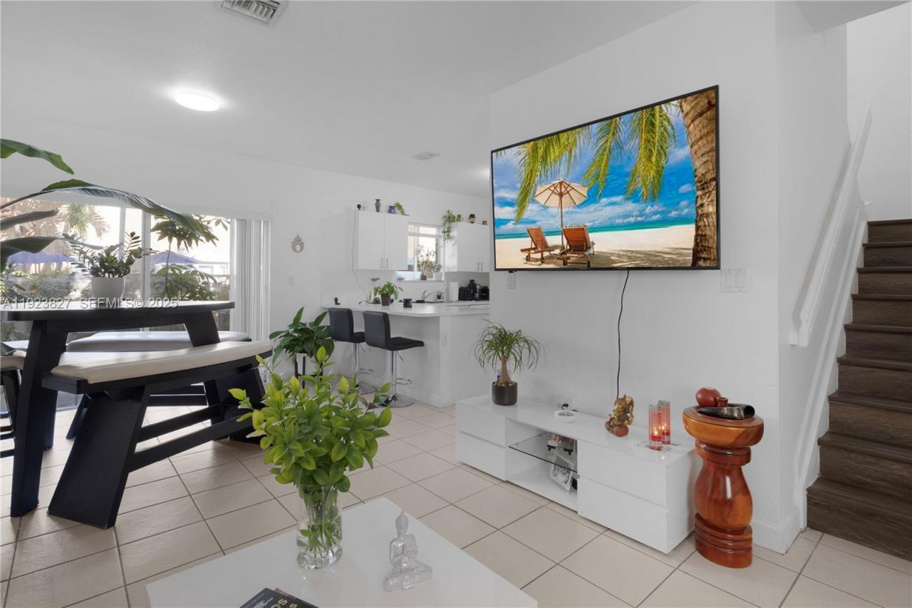 8525 SW 214th Ter, Cutler Bay, FL 33189 Photo