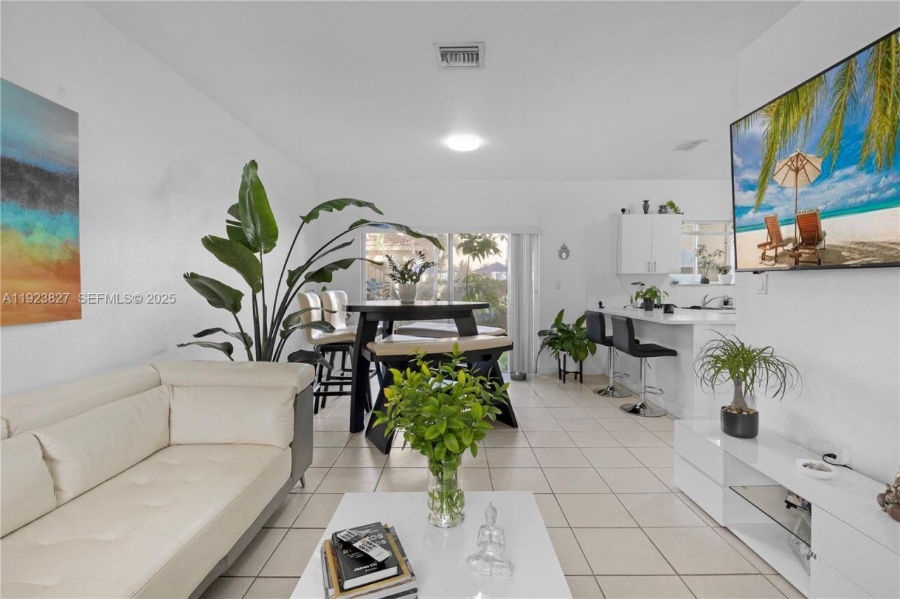 8525 SW 214th Ter, Cutler Bay, FL 33189 Photo