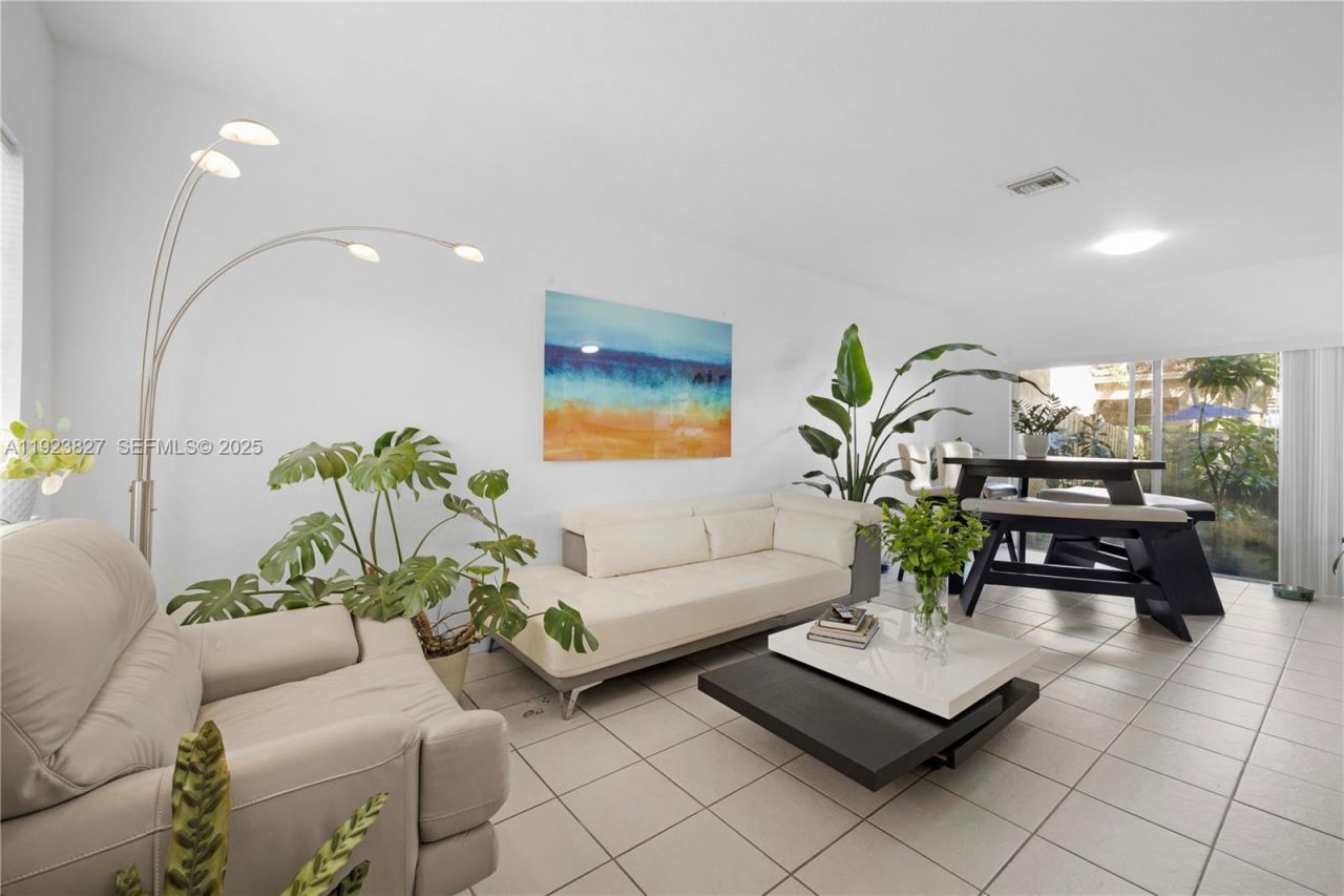 8525 SW 214th Ter, Cutler Bay, FL 33189 Photo