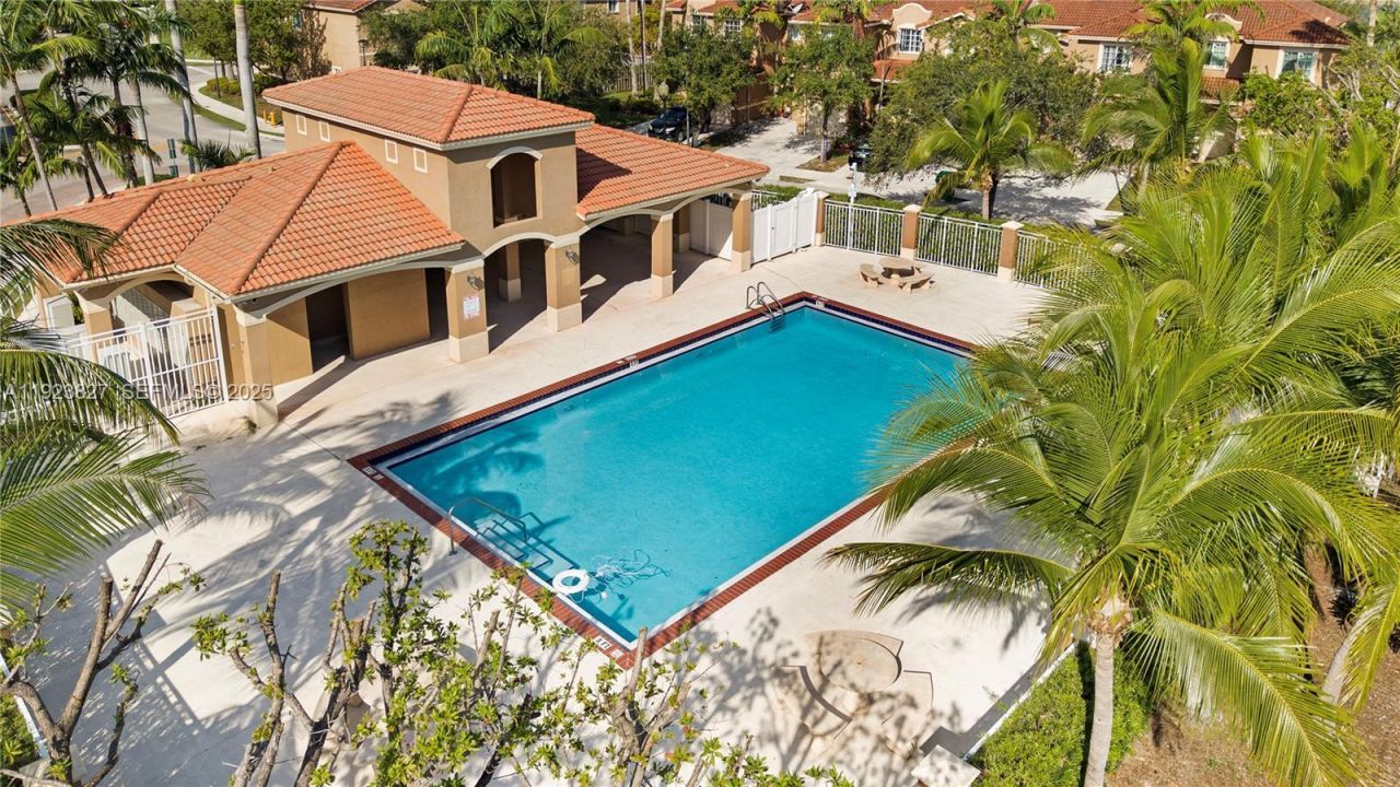 8525 SW 214th Ter, Cutler Bay, FL 33189 Photo