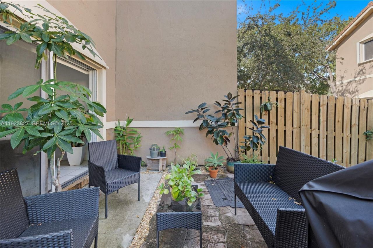 8525 SW 214th Ter, Cutler Bay, FL 33189 Photo