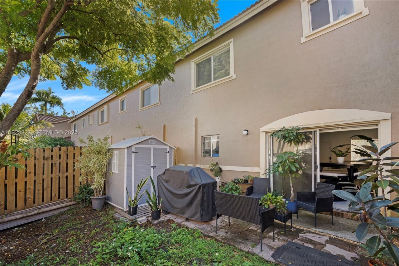 8525 SW 214th Ter, Cutler Bay, FL 33189 Photo