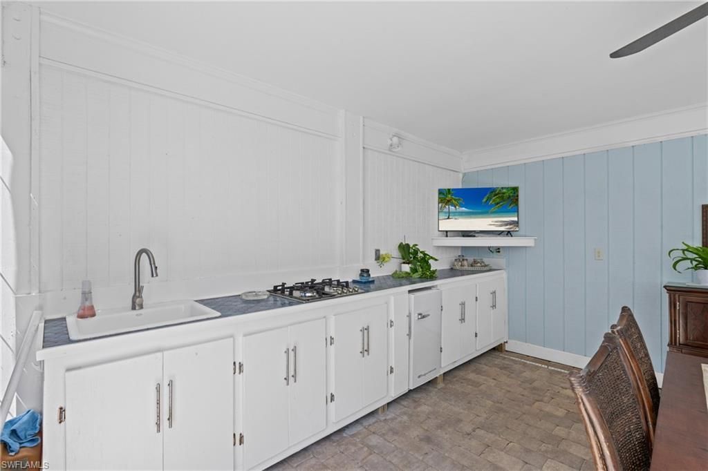 188 Bayview Ave, Fort Myers Beach, FL 33931 Photo