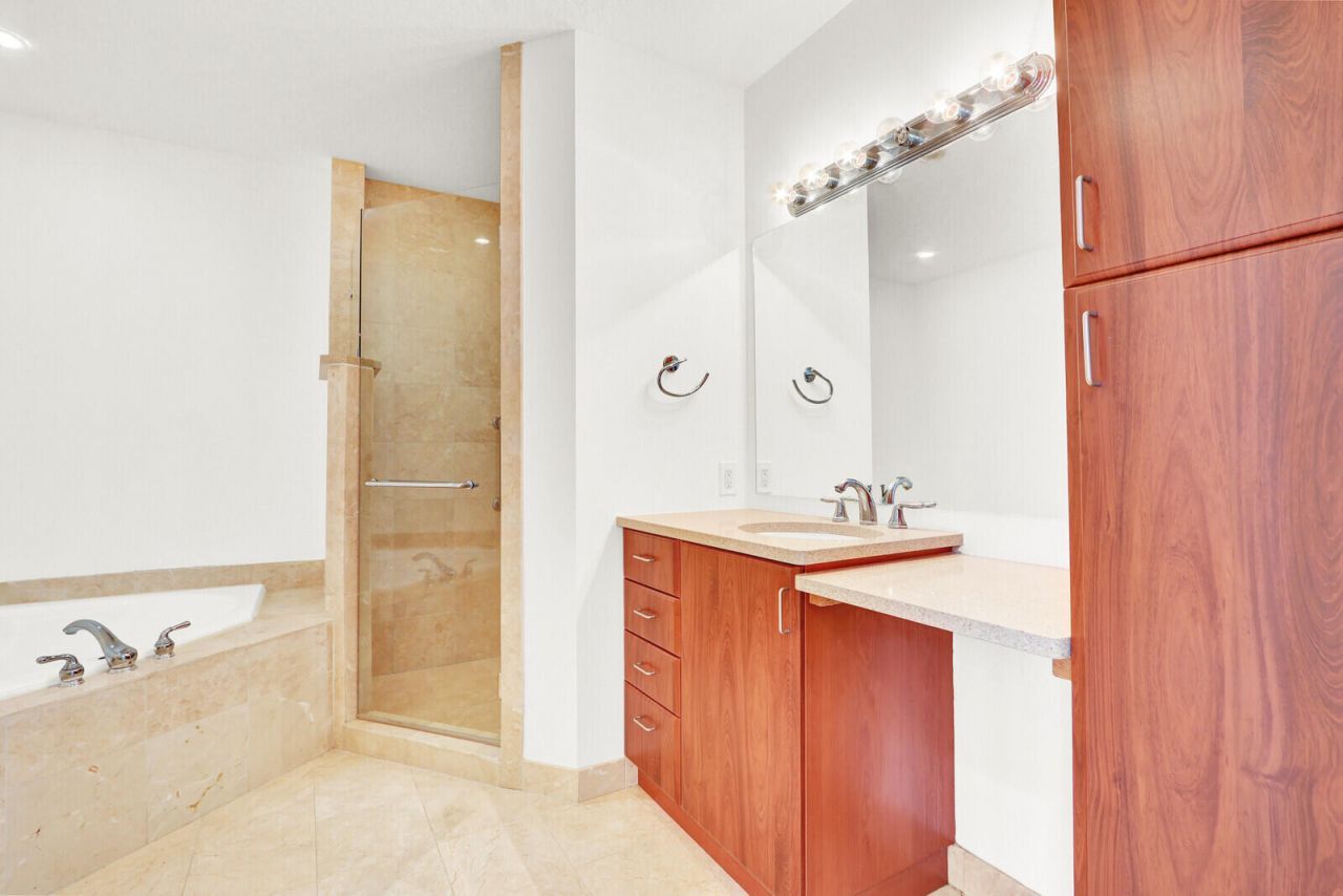 1640 Presidential Way, Unit 501, West Palm Beach, FL 33401 Photo