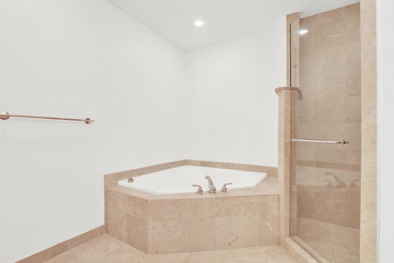 1640 Presidential Way, Unit 501, West Palm Beach, FL 33401 Photo