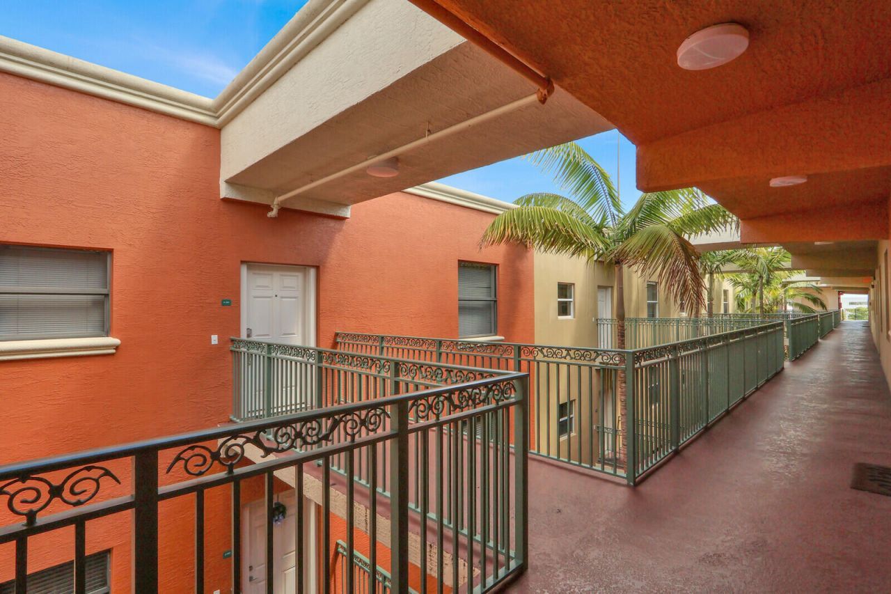 1640 Presidential Way, Unit 501, West Palm Beach, FL 33401 Photo
