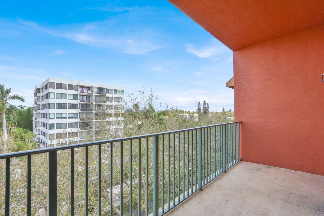 1640 Presidential Way, Unit 501, West Palm Beach, FL 33401 Photo