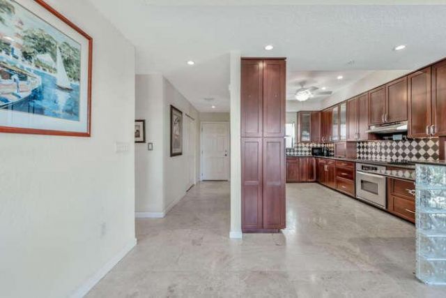 1640 Presidential Way, Unit 501, West Palm Beach, FL 33401 Photo