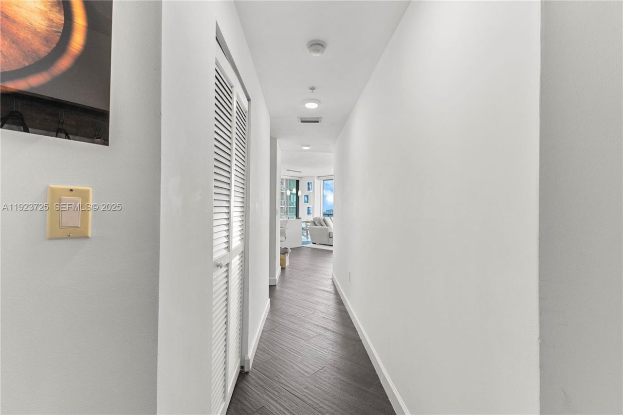 1111 SW 1st Ave, Unit 2614-N, Miami, FL 33130 Photo