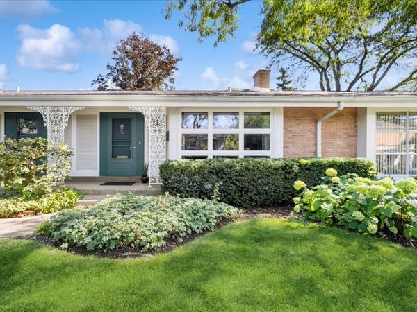 711 Carriage Hill Drive, Glenview, IL 60025
