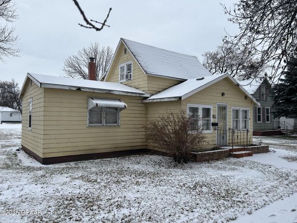 624 WESTERN Avenue , Grafton, ND 58237