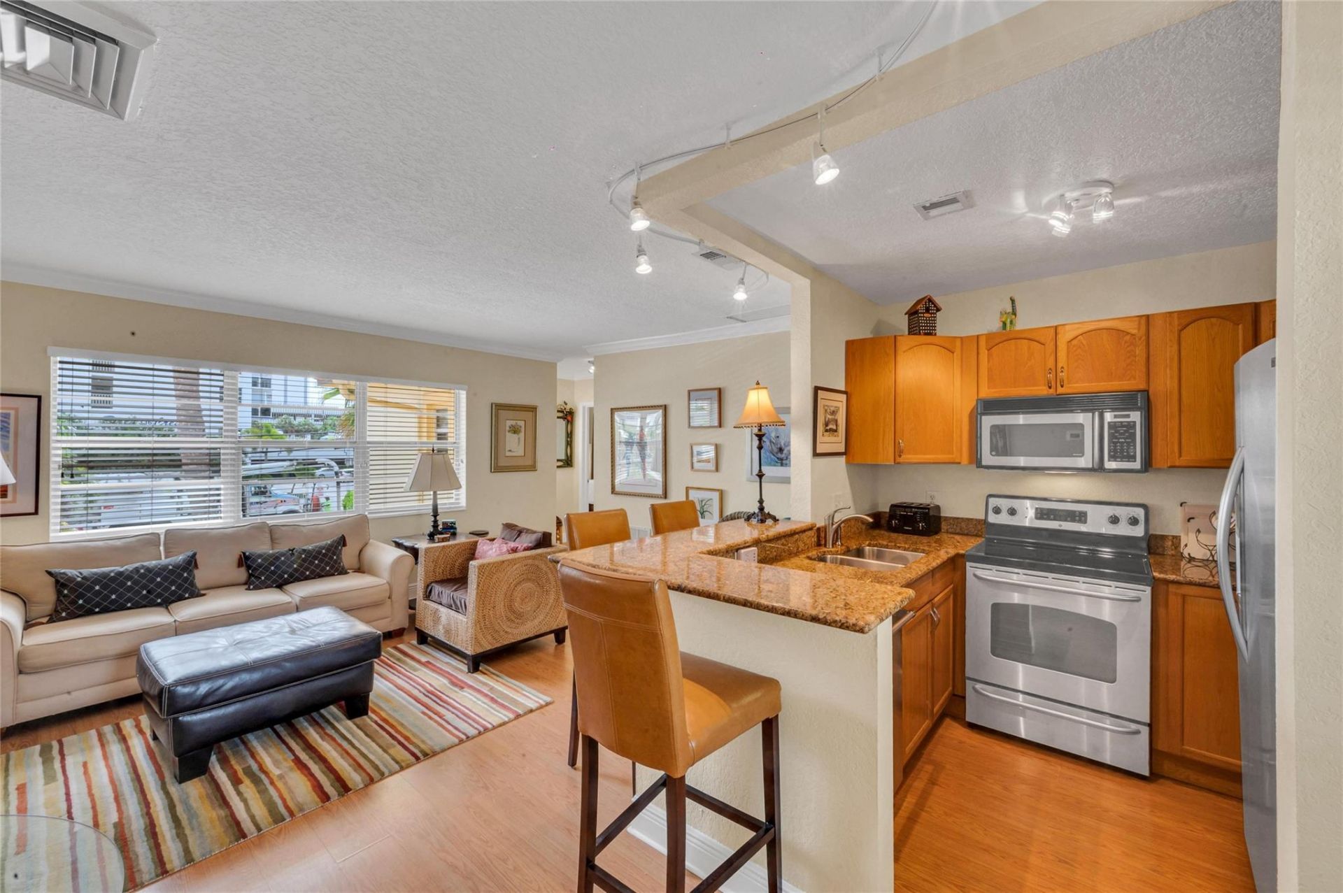 341 N Birch Road, Unit 204, Fort Lauderdale, FL 33304 Photo