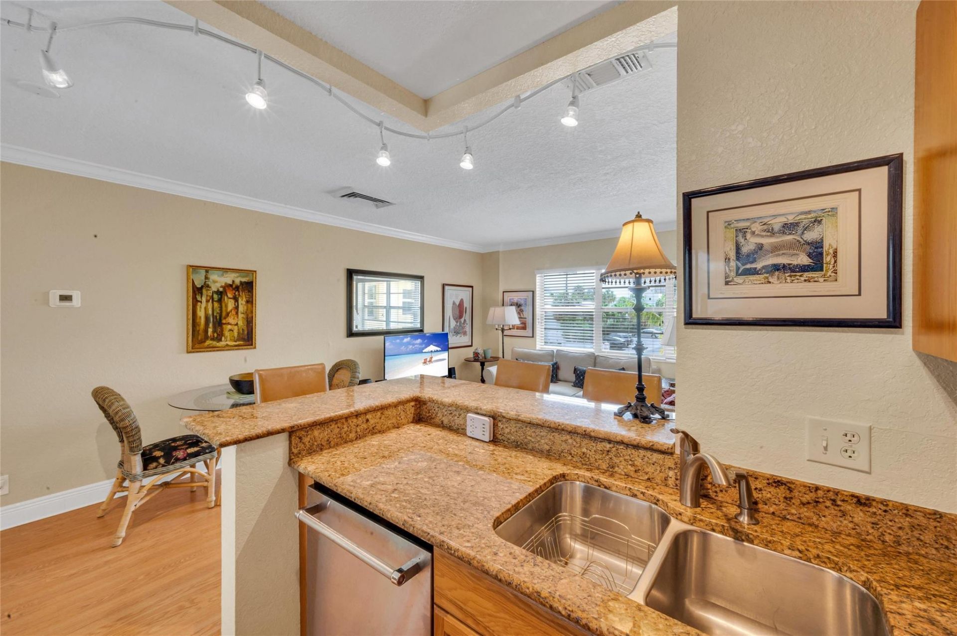 341 N Birch Road, Unit 204, Fort Lauderdale, FL 33304 Photo