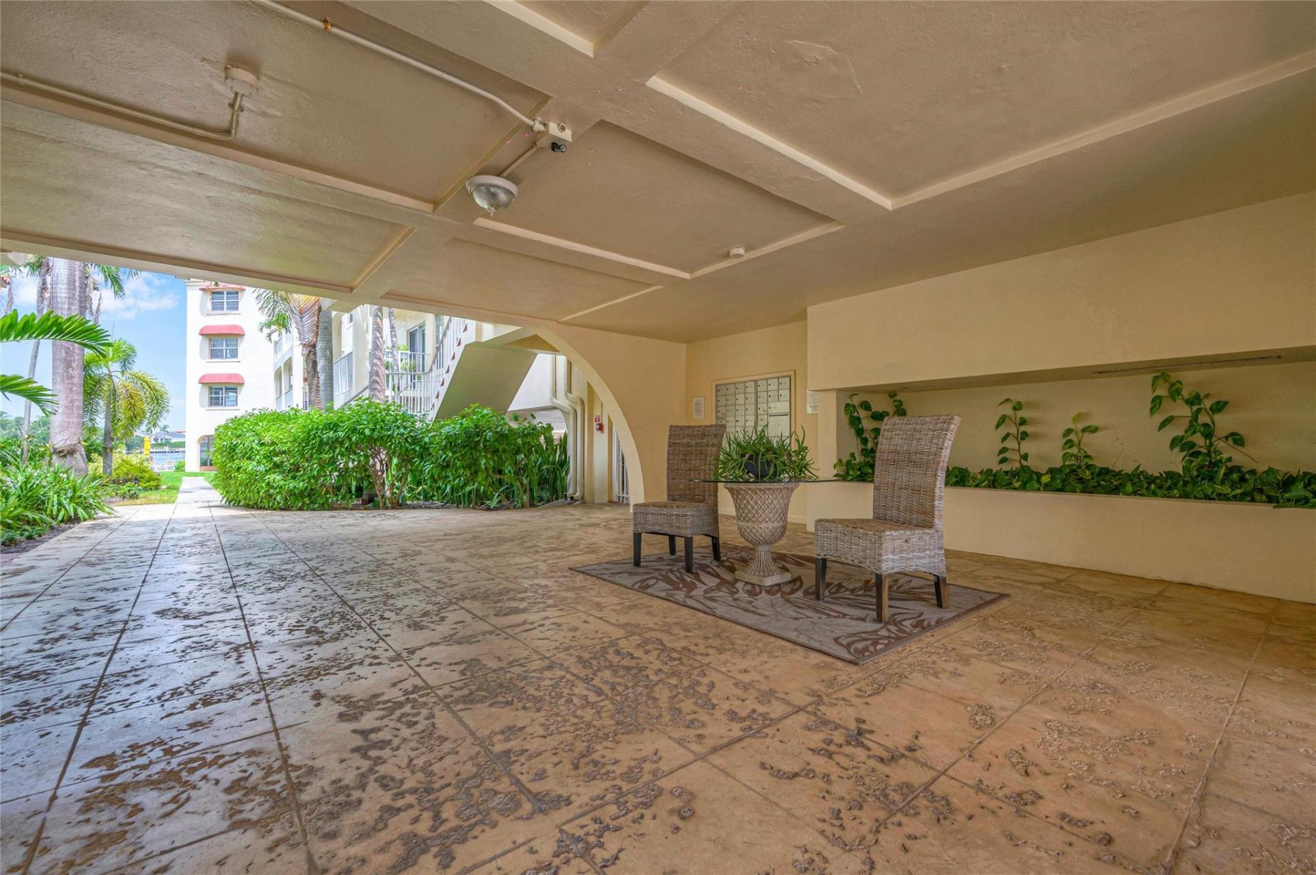 341 N Birch Road, Unit 204, Fort Lauderdale, FL 33304 Photo
