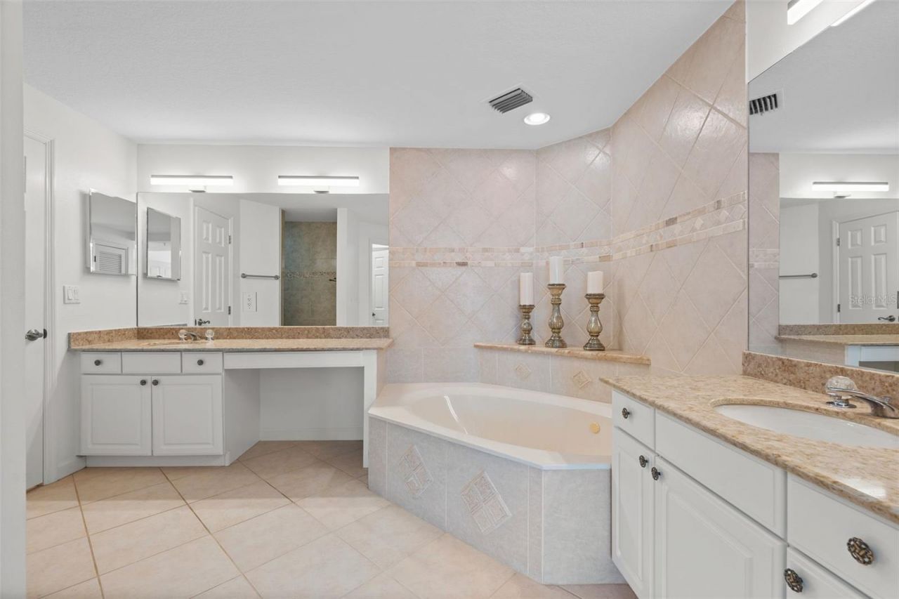 1240 Dolphin Bay Way, Unit 401, Sarasota, FL 34242 Photo