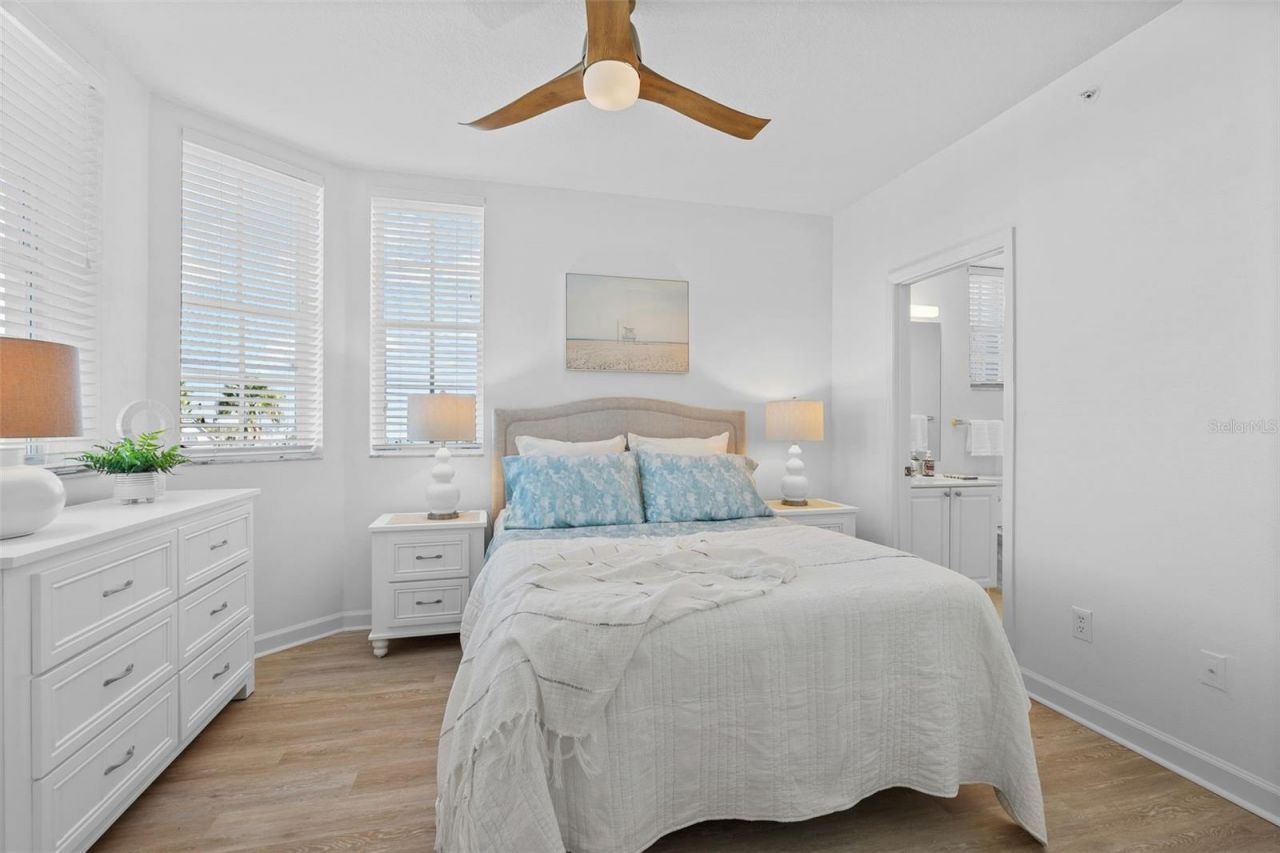 1240 Dolphin Bay Way, Unit 401, Sarasota, FL 34242 Photo