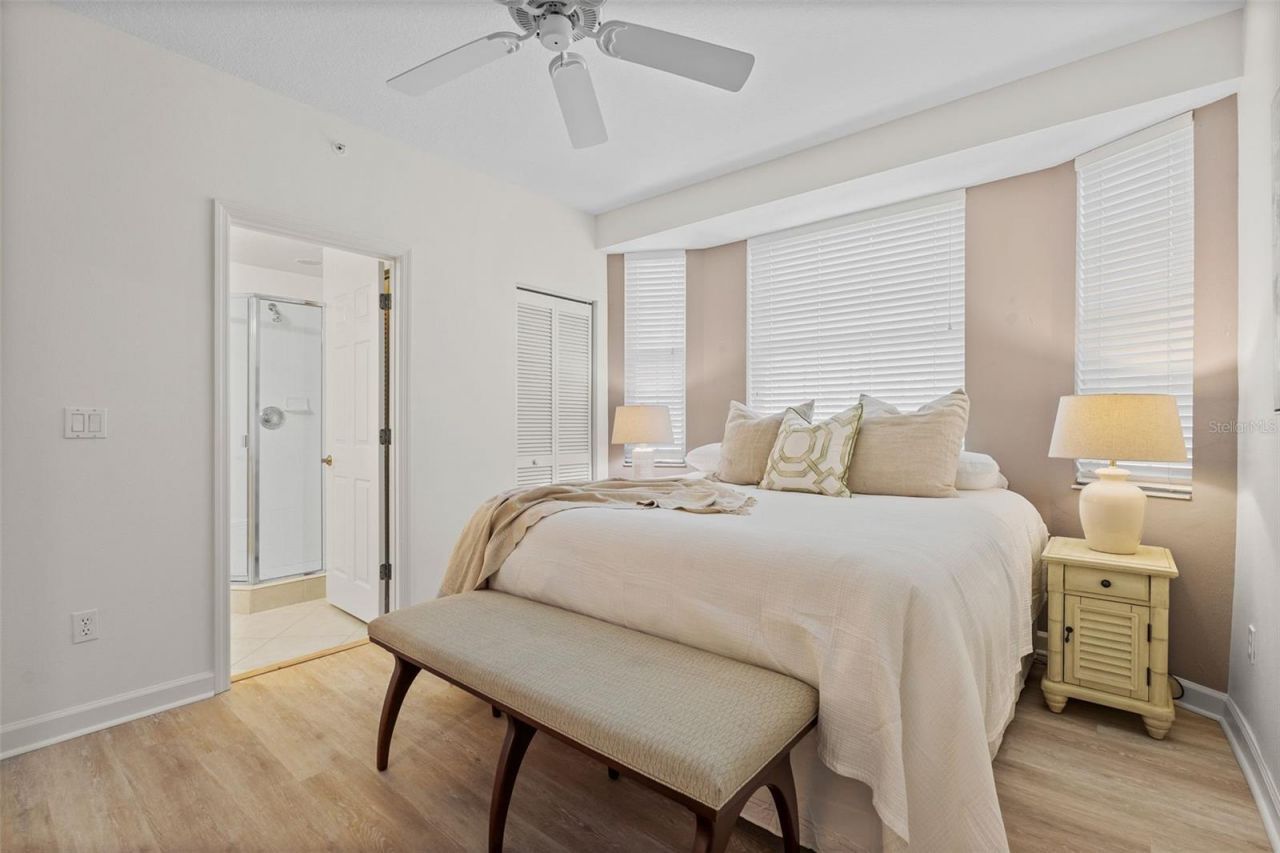 1240 Dolphin Bay Way, Unit 401, Sarasota, FL 34242 Photo