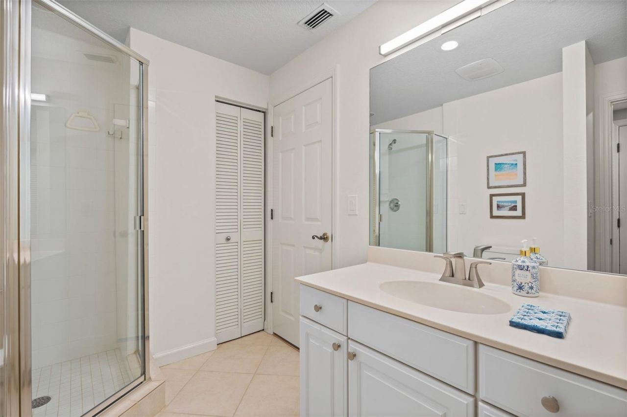 1240 Dolphin Bay Way, Unit 401, Sarasota, FL 34242 Photo