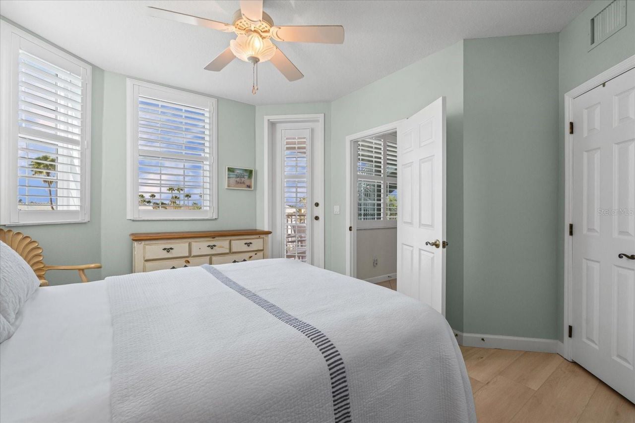 1260 Dolphin Bay Way, Unit 404, Sarasota, FL 34242 Photo