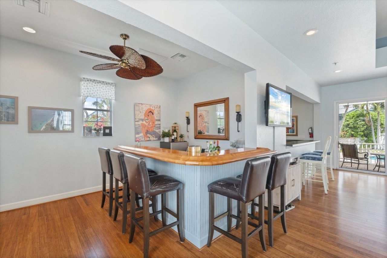 1260 Dolphin Bay Way, Unit 404, Sarasota, FL 34242 Photo