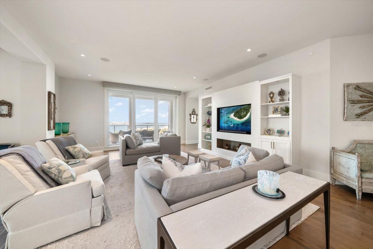 8 Palm Terrace, Unit 605, Belleair, FL 33756 Photo