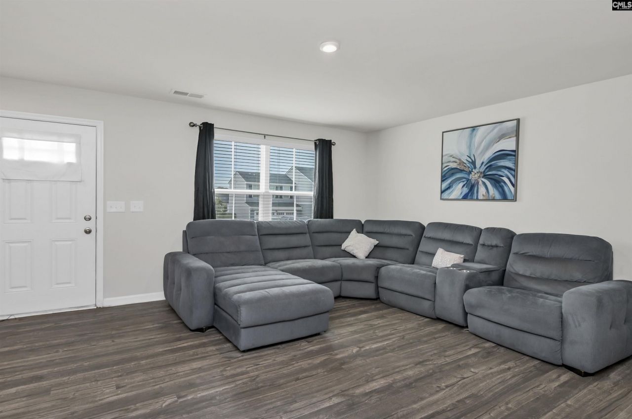 943 Sequoia Drive Photo 4