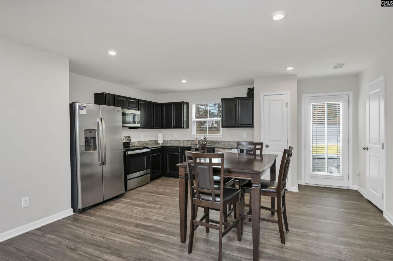 943 Sequoia Drive Photo 5