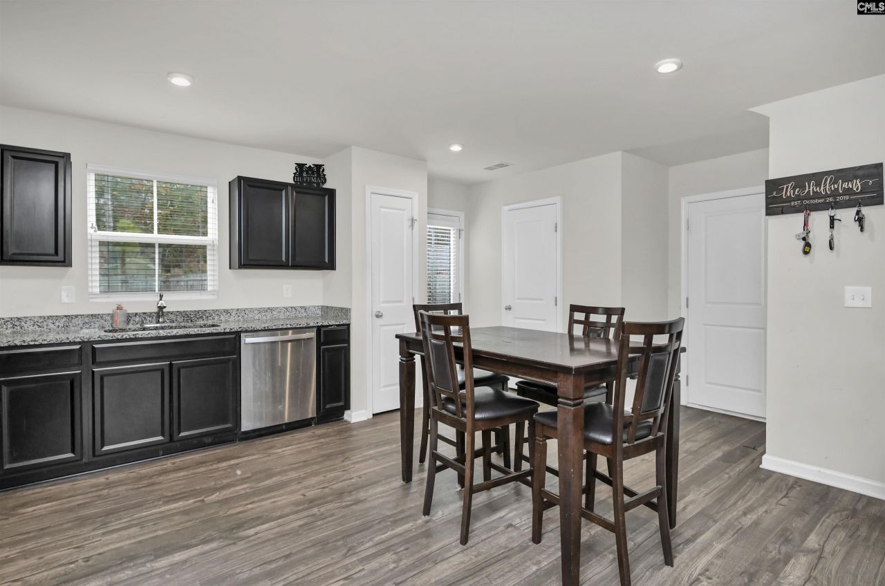 943 Sequoia Drive Photo 6