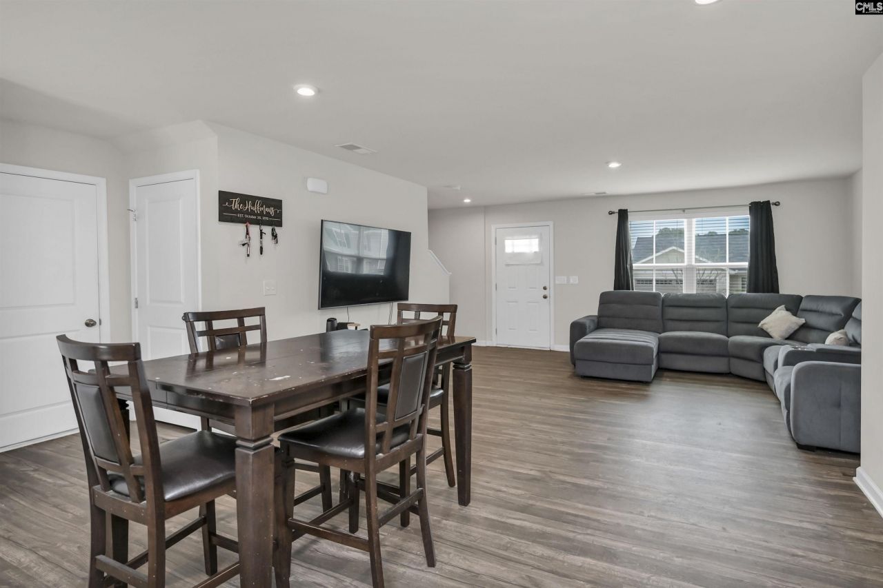 943 Sequoia Drive Photo 8