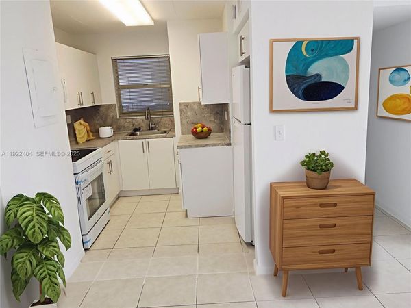 8821 W Flagler St, Unit 313, Miami, FL 33174