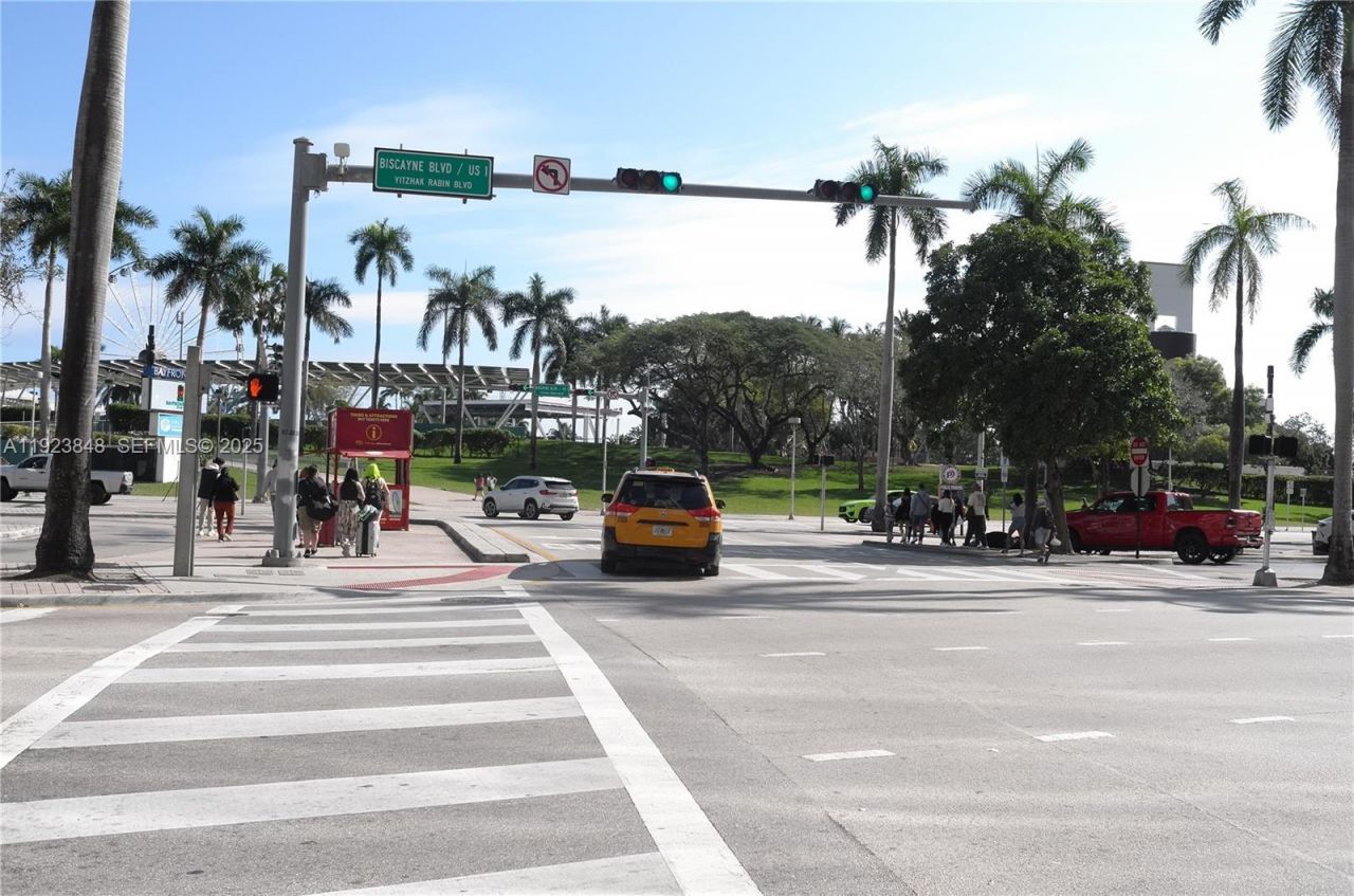 253 NE 2nd St, Unit 908, Miami, FL 33132 Photo