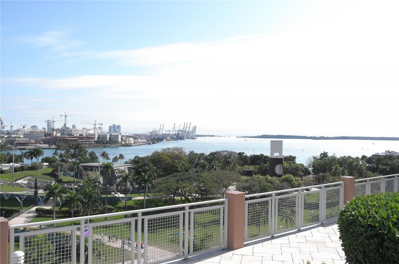 253 NE 2nd St, Unit 908, Miami, FL 33132 Photo