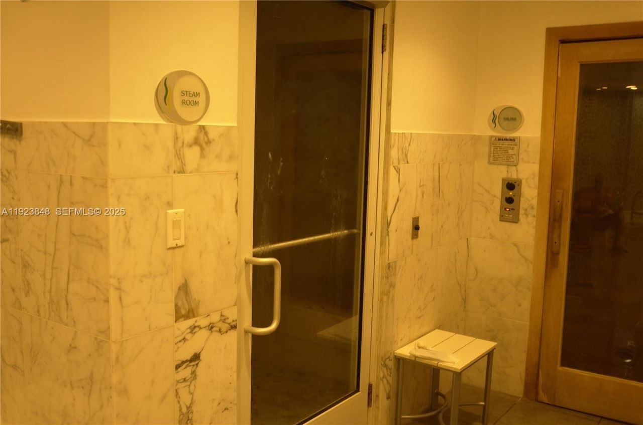 253 NE 2nd St, Unit 908, Miami, FL 33132 Photo