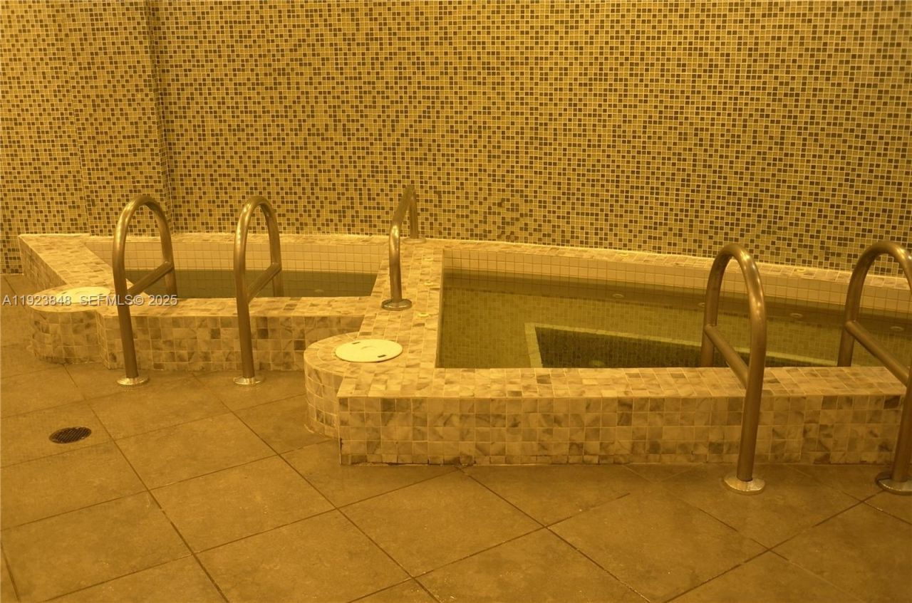 253 NE 2nd St, Unit 908, Miami, FL 33132 Photo