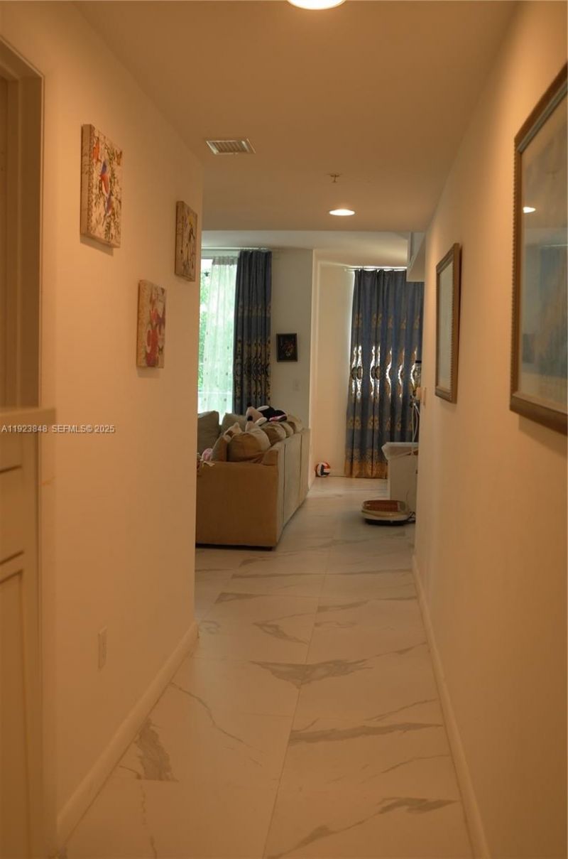 253 NE 2nd St, Unit 908, Miami, FL 33132 Photo