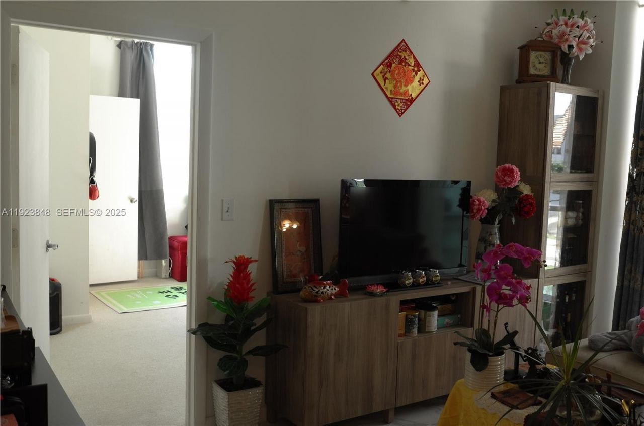 253 NE 2nd St, Unit 908, Miami, FL 33132 Photo